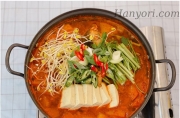 Nóng hổi: canh cá hầm cay kiểu Hàn cực đưa cơm ngày gió lạnh