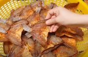 Cách làm khô cá rô phi chuẩn hương vị quê nhà