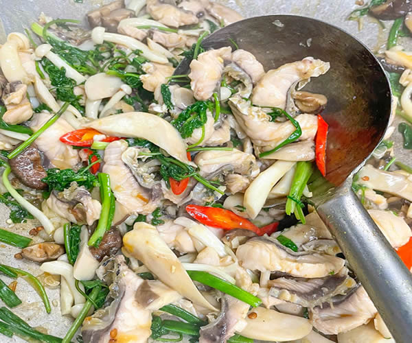 cach-lam-ca-chep-gion-xao-nam-hai-san-ngon ca-chep-gion-xao-nam-hai-san