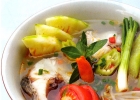 Đơn giản với cá trắm đen nấu canh chua giá