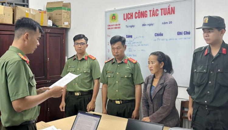 MOT-NGUOI-PHU-NU-BI-BAT-GIU